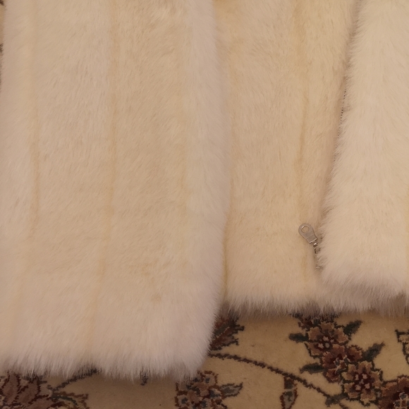 Elegant and beautiful ladies jacket size xl - Picture 3 of 4